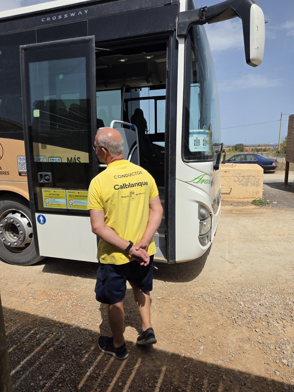 Kierowca przy autobusie Calblanque 4:40