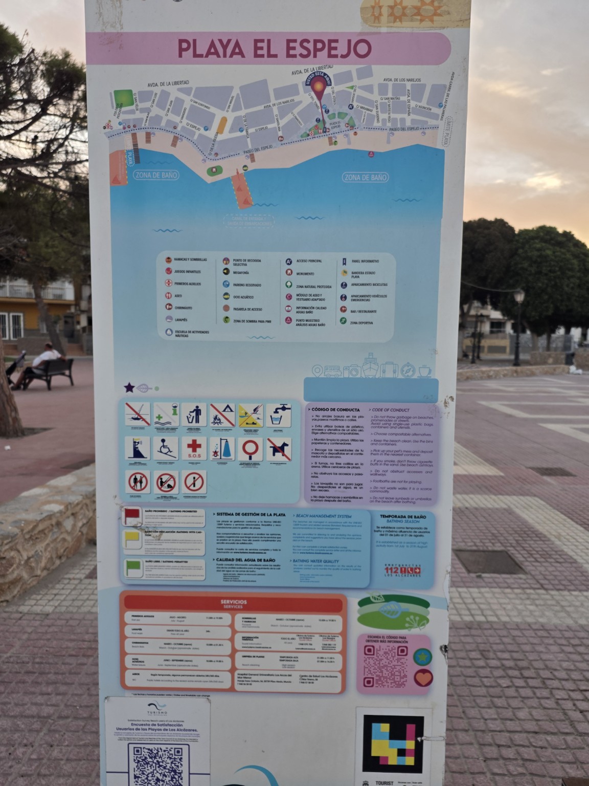 Mapa Playa del Espejo z oznaczeniami dostępnych usług