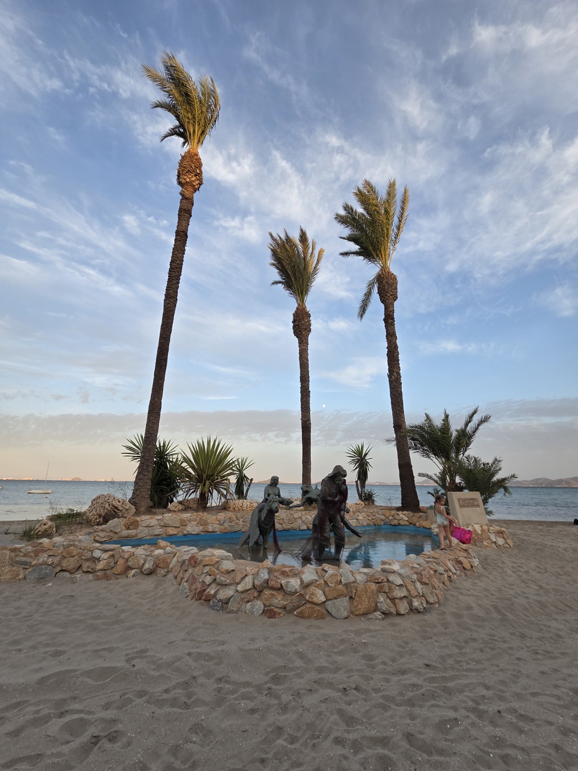 Monumento al Pescador przy Playa del Espejo w Los Alcázares