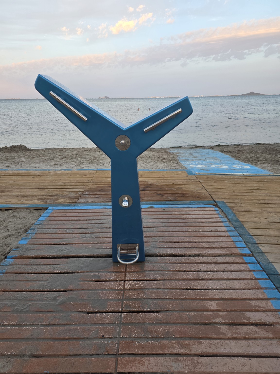 Dostosowany prysznic przy strefie dostępności Playa del Espejo